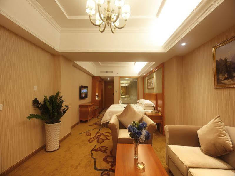Hanting Express Sanya The First Market Branch Hotel Екстериор снимка
