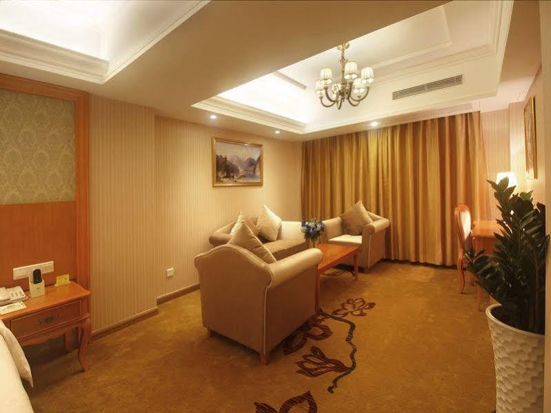 Hanting Express Sanya The First Market Branch Hotel Екстериор снимка