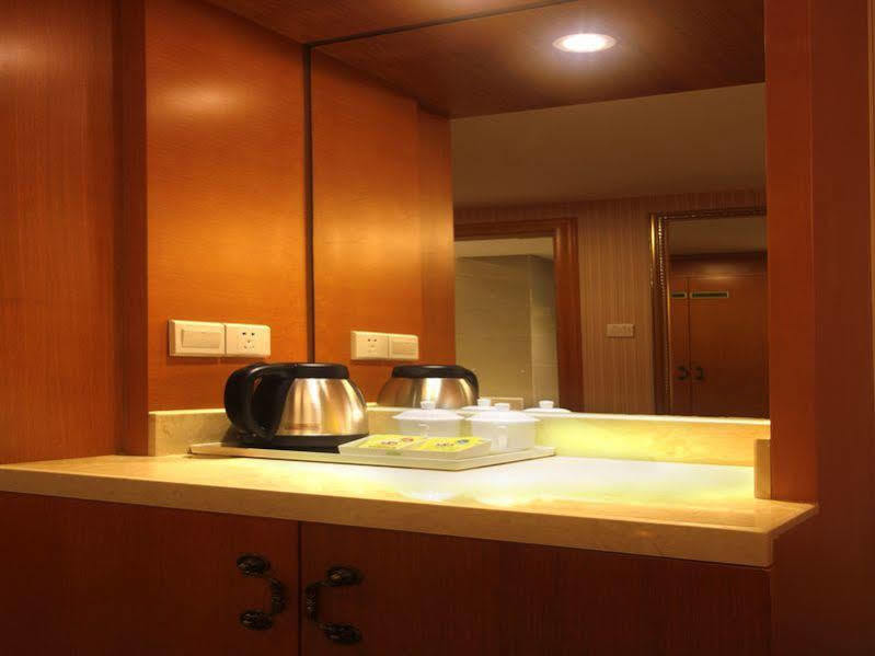 Hanting Express Sanya The First Market Branch Hotel Екстериор снимка